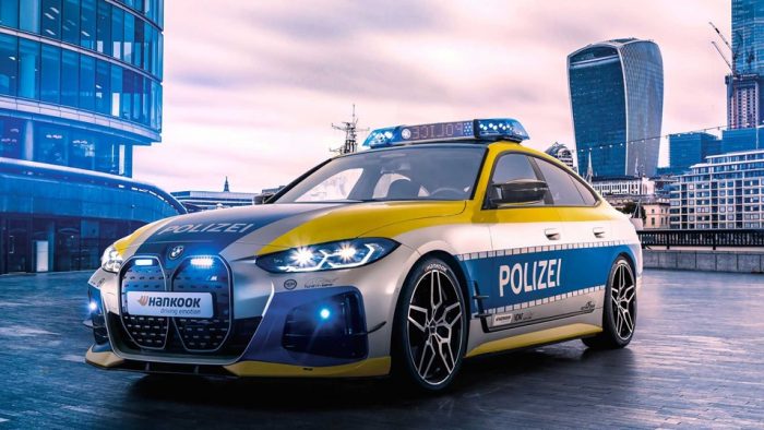 BMW i4 Police car