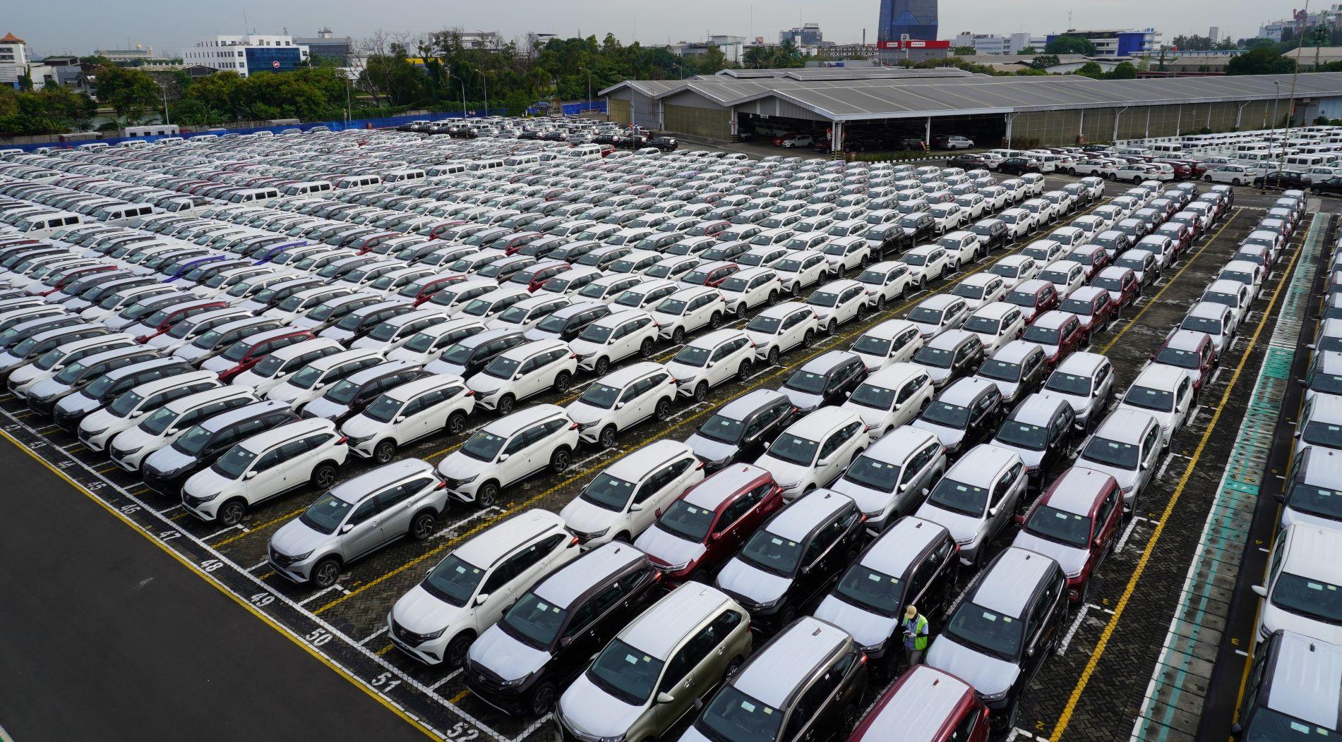 Jejeran Unit Produksi Astra Daihatsu Motor di Fasilitas Logistik yang Siap Dikirim ke Pelanggan