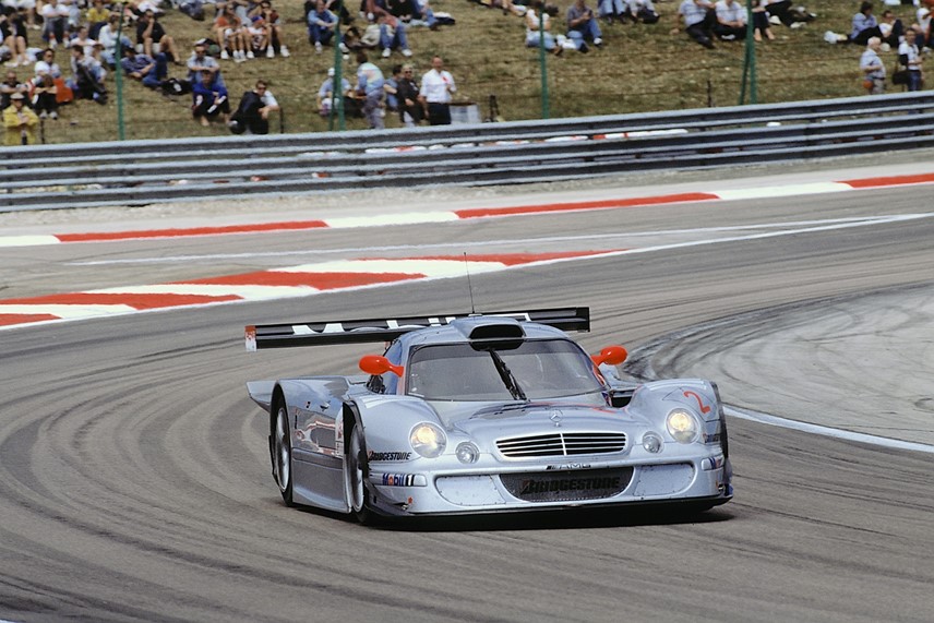 Mercedes-Benz CLK LM gagal di balapan pertama. 