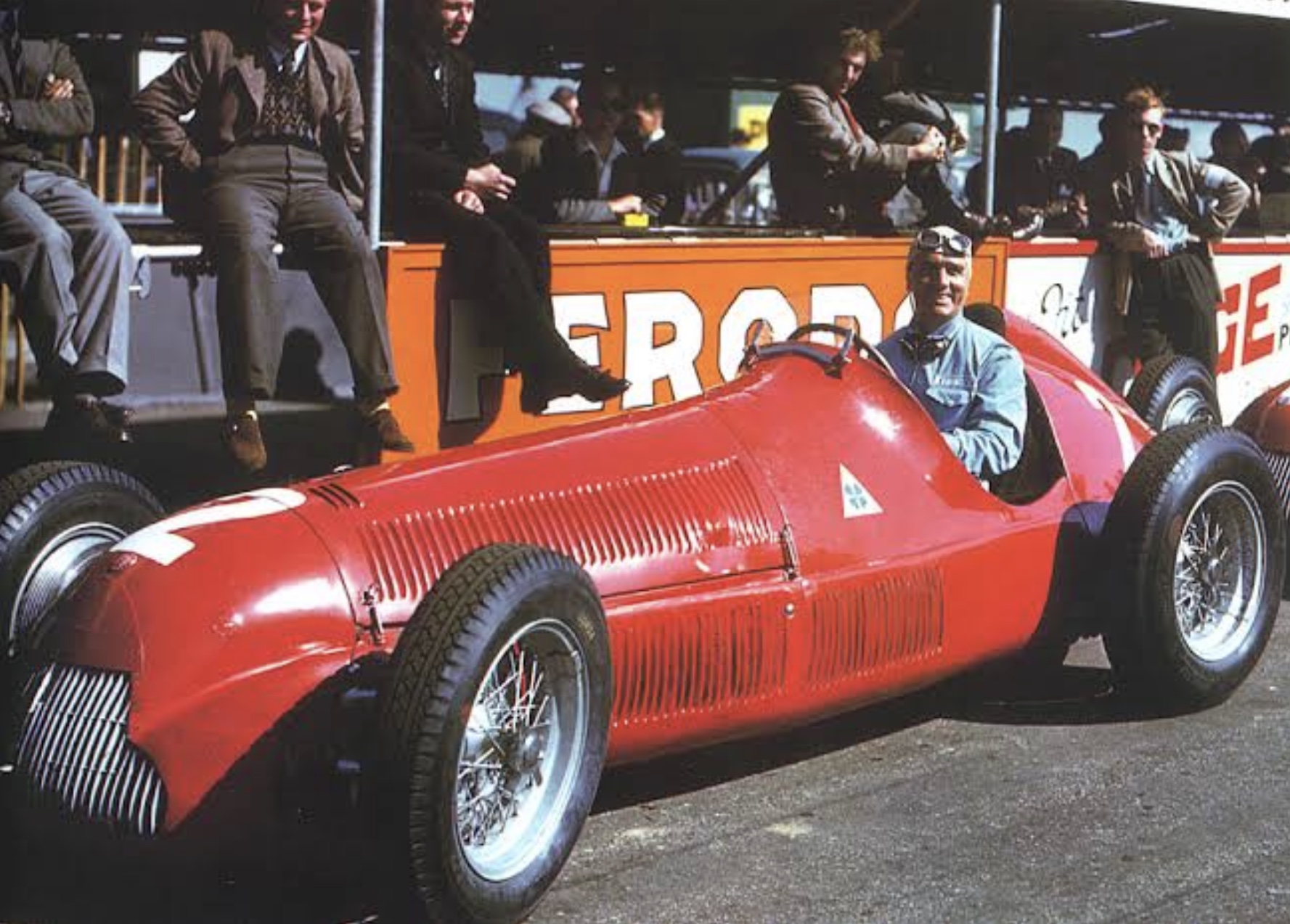 Nino Farina, juara dunia F1 pertama yang menggunakan Alfa Romeo.