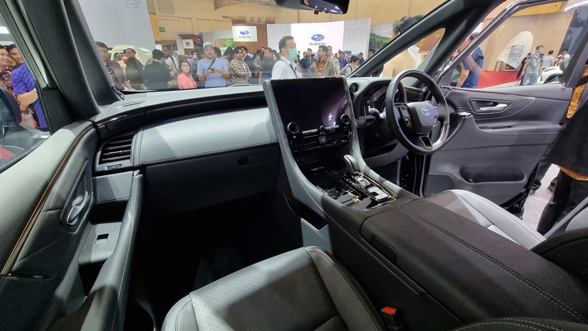 Interior Toyota Alphard 2023