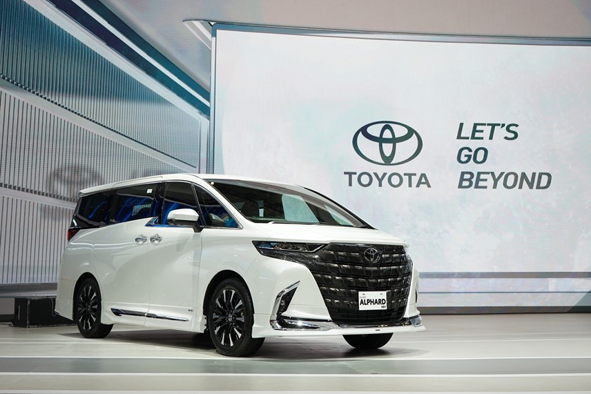 Toyota Alphard 2023 di giias 