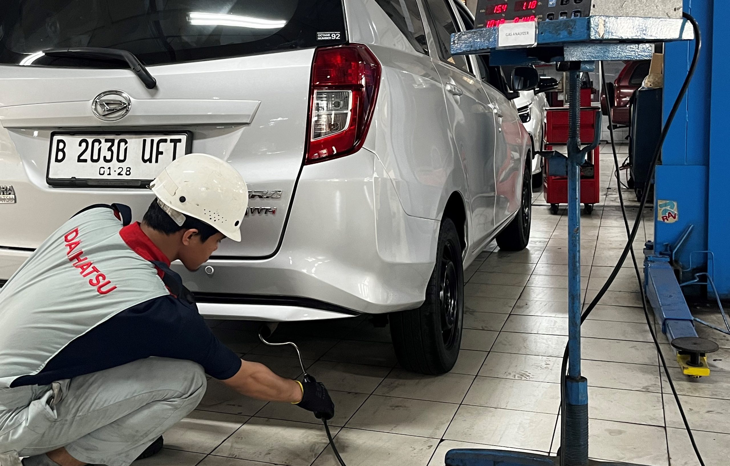 Bengkel Astra Daihatsu Berikan Uji Emisi Kendaraan scaled