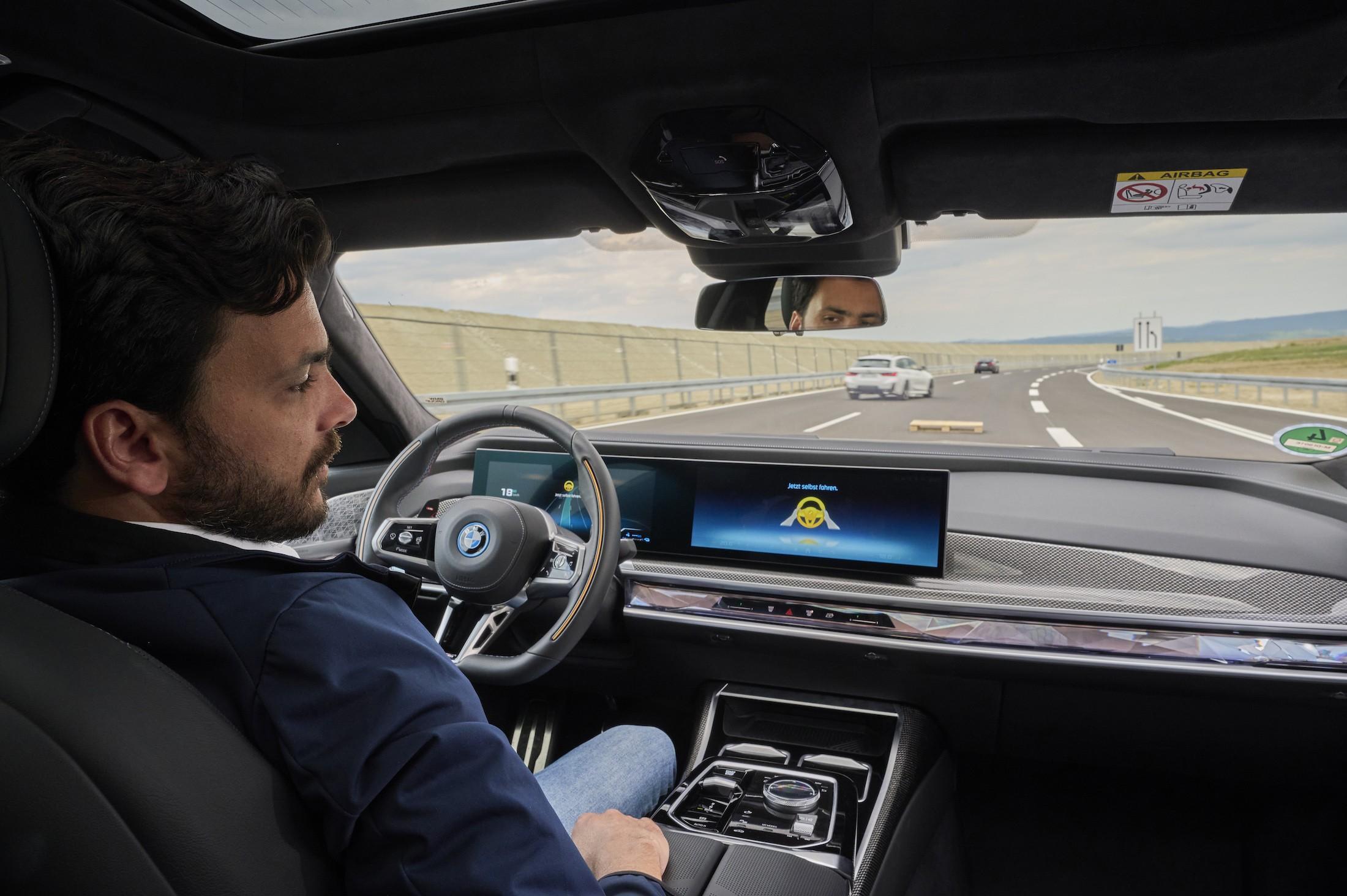 bmw 7 series gets the level 3 automated driving will be able to drive itself in the dark 4