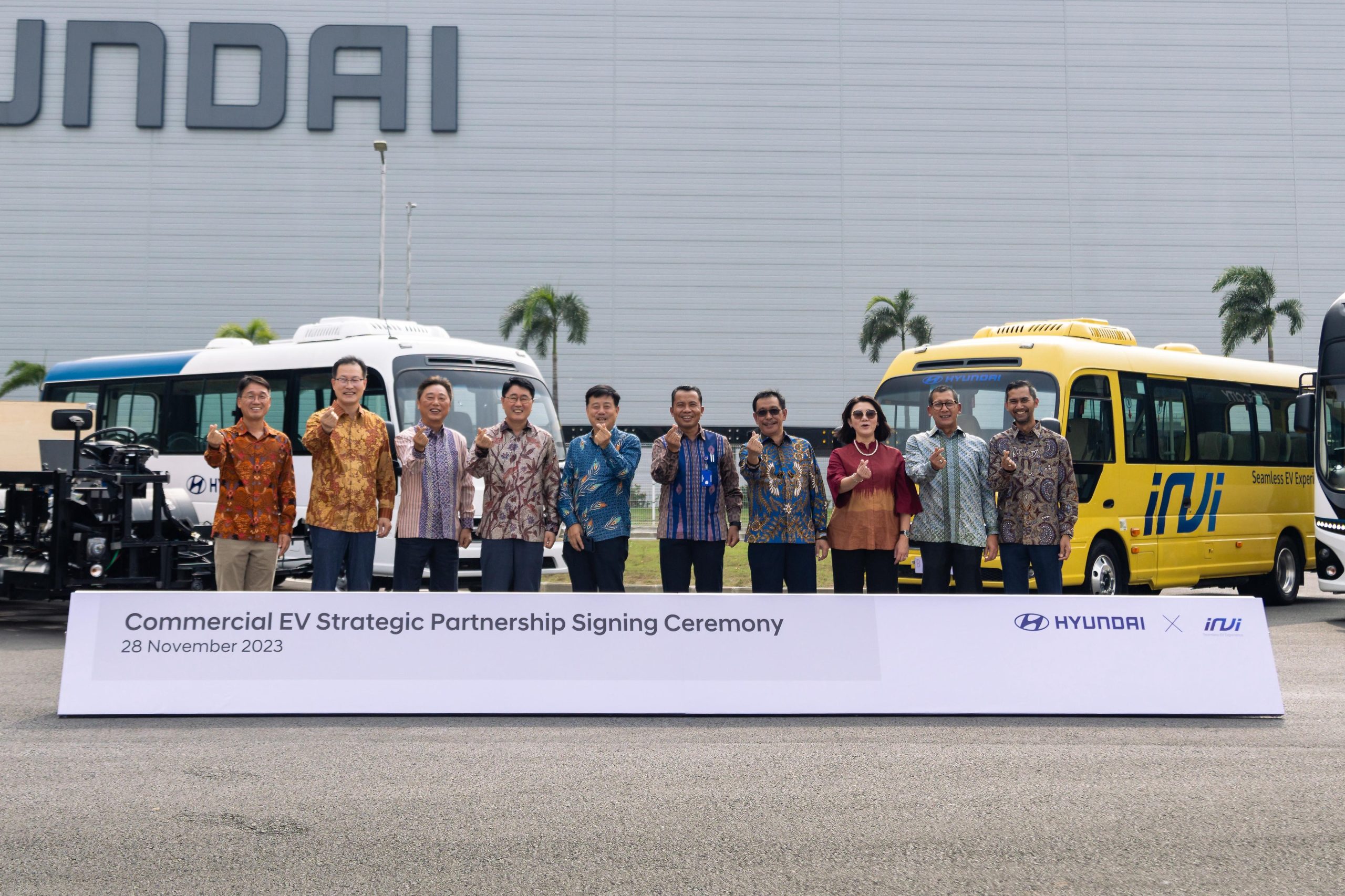 Foto 1 Penandatanganan perjanjian kerjasama Hyundai Motor Company dan INVI scaled