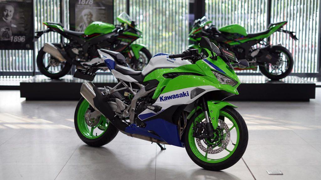 Kawasaki Ninja ZX-25RR kebagian livery 40th Anniversary.