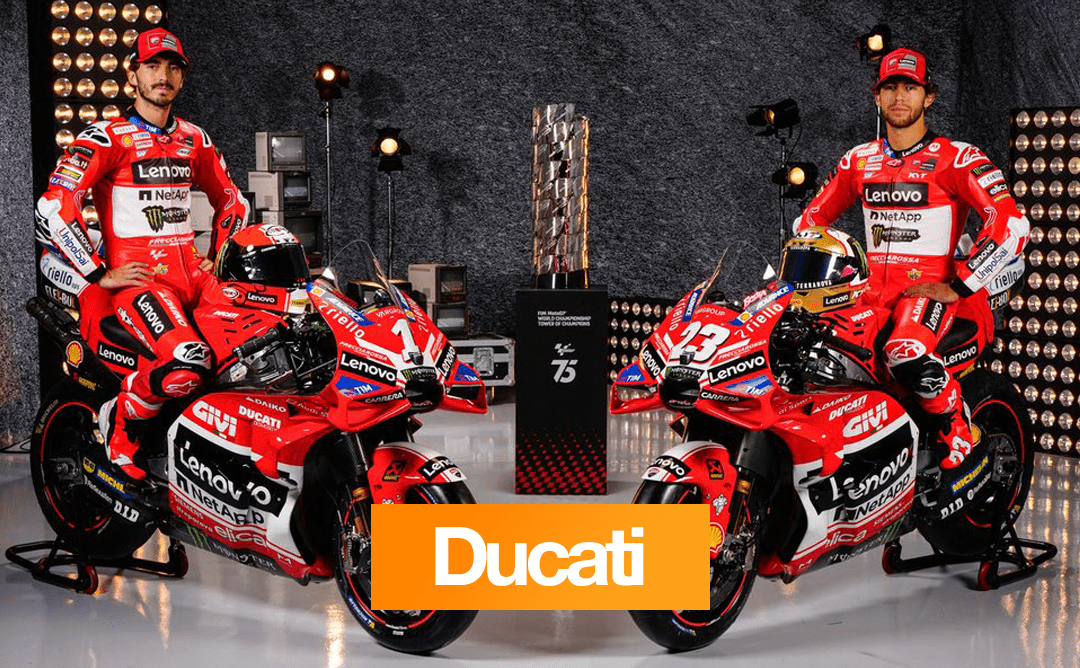 Livery Ducati MotoGP. Harusnya melambangkan warna Marlboro. Tapi karena banyak logo sponsor jadi tidak terlalu terlihat. 