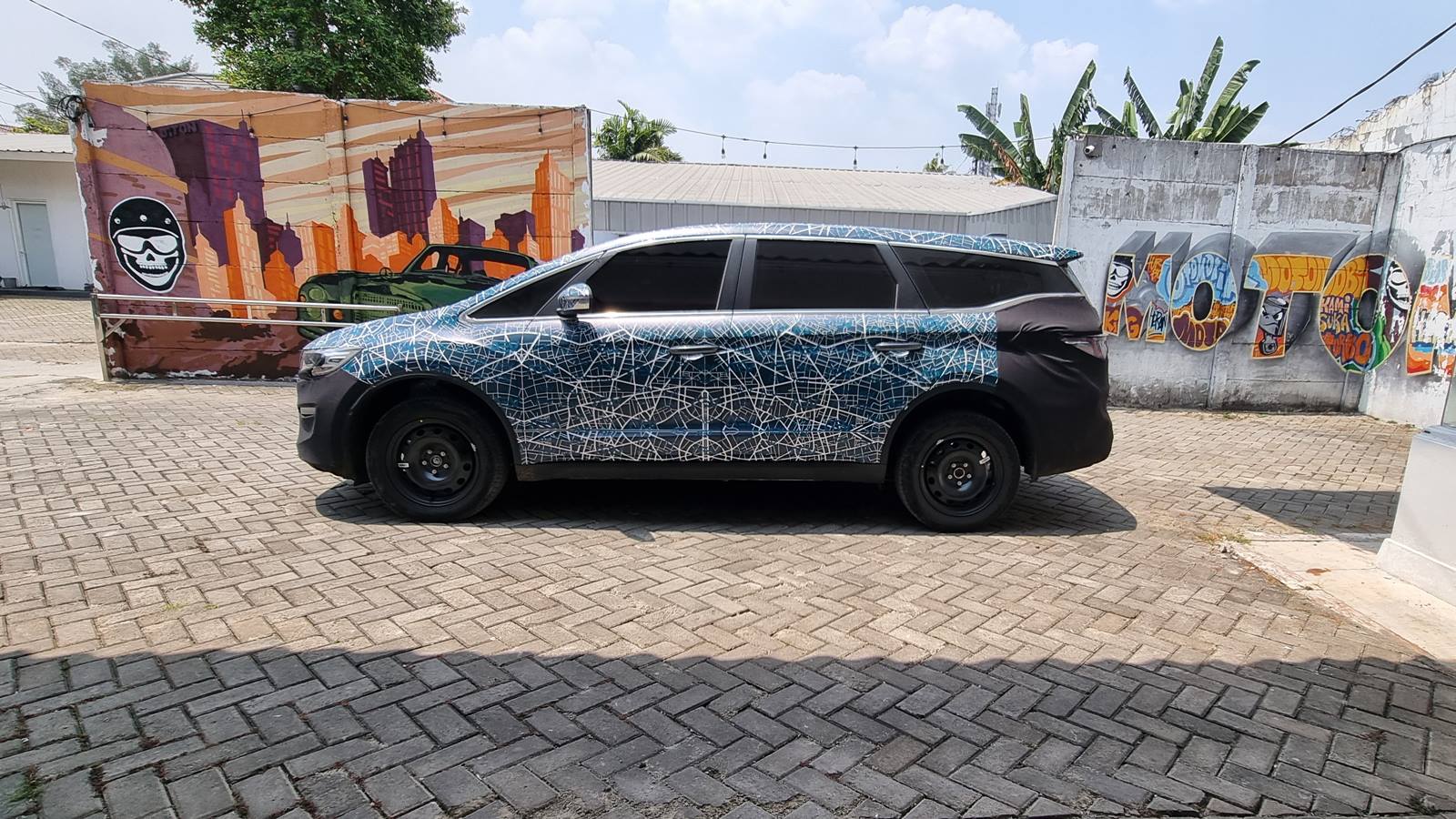 MPV Aletra di Indonesia