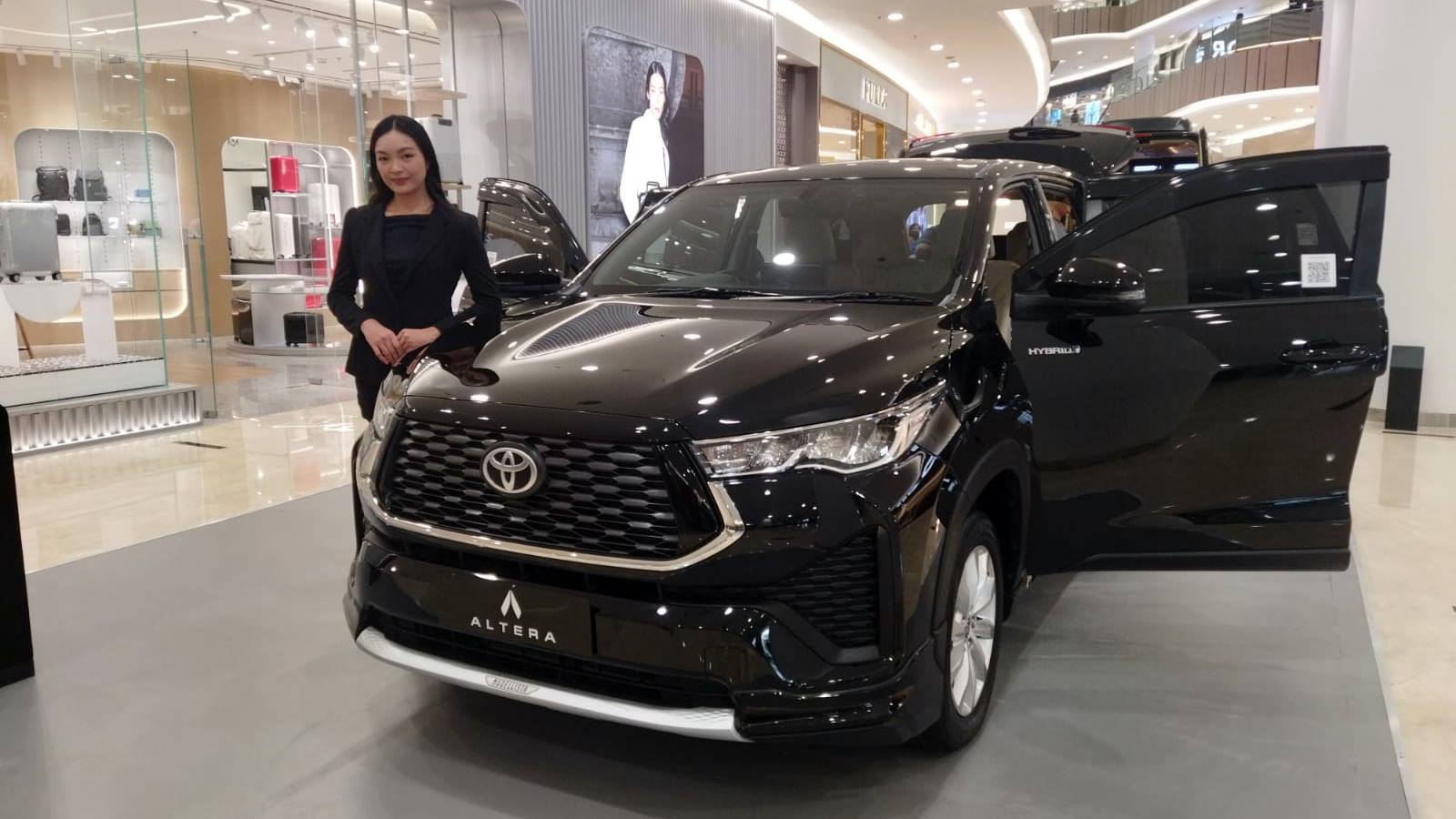 Altera Auto Indonesia memodifikasi Innova Zenix varian bawah supaya lebih mewah.