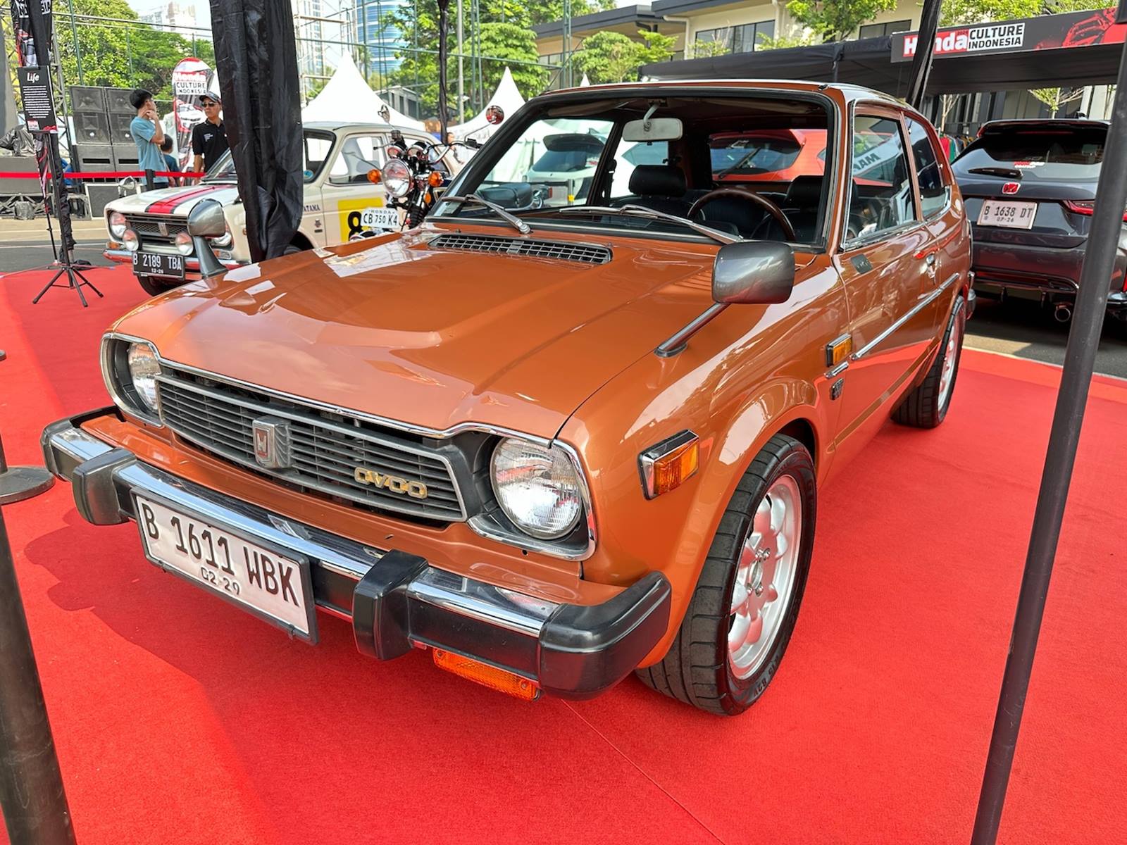 mobil Honda klasik. Civic gen.1 coupe