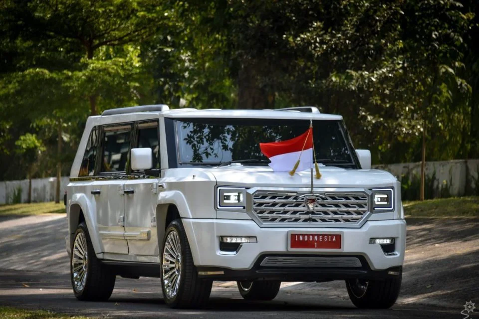 Maung MV3 Garuda Limousine