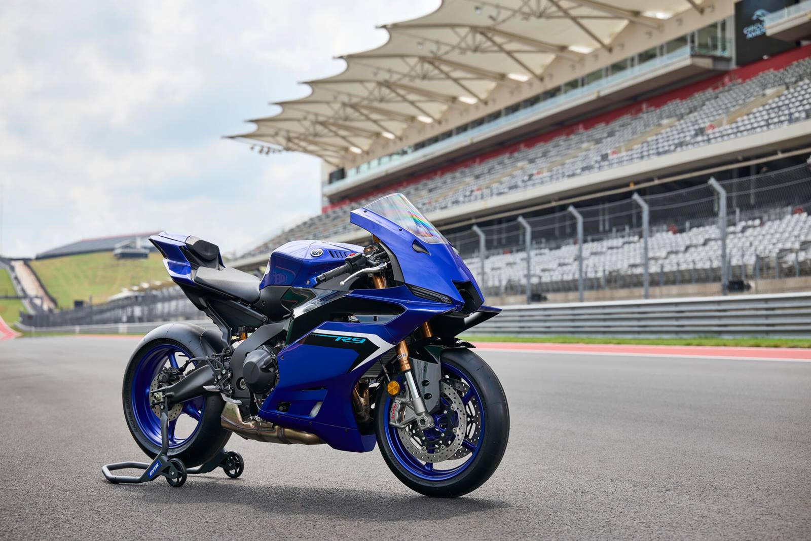 Bentuk Yamaha R9