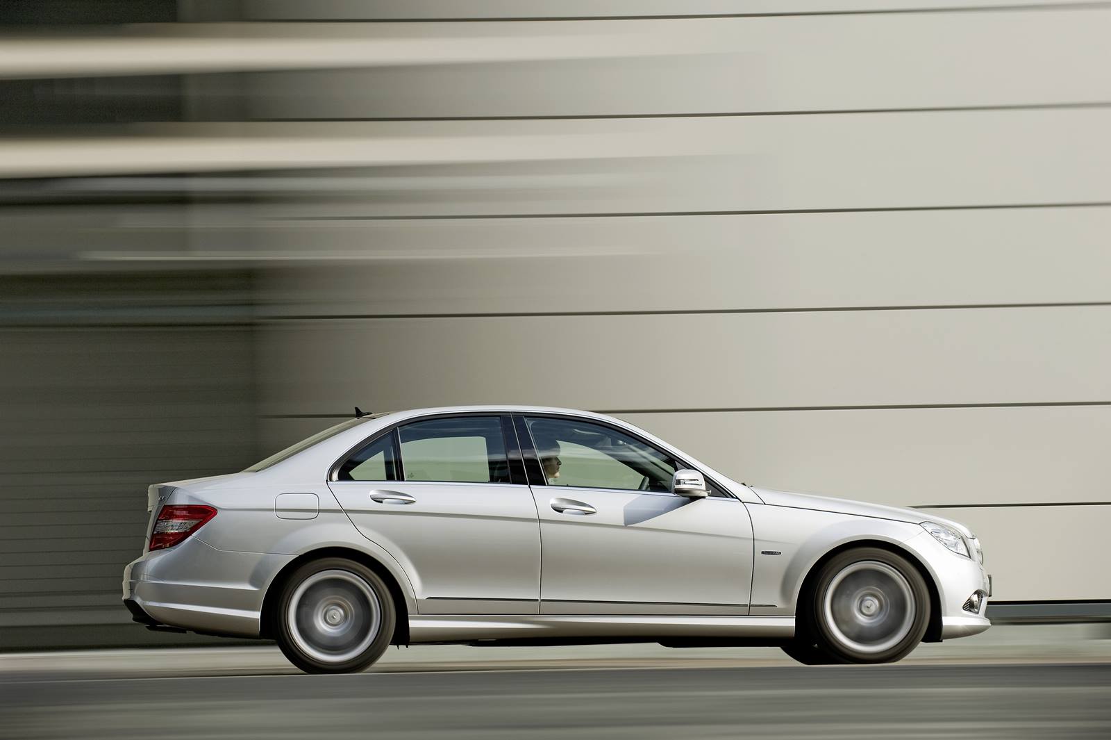 Mercedes-Benz C-Class W204 masuk dalam perogram Year-End National Service Weeks