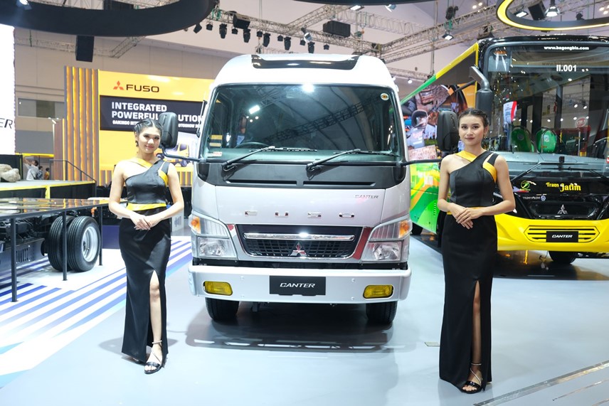 Mitsubishi Canter Bus