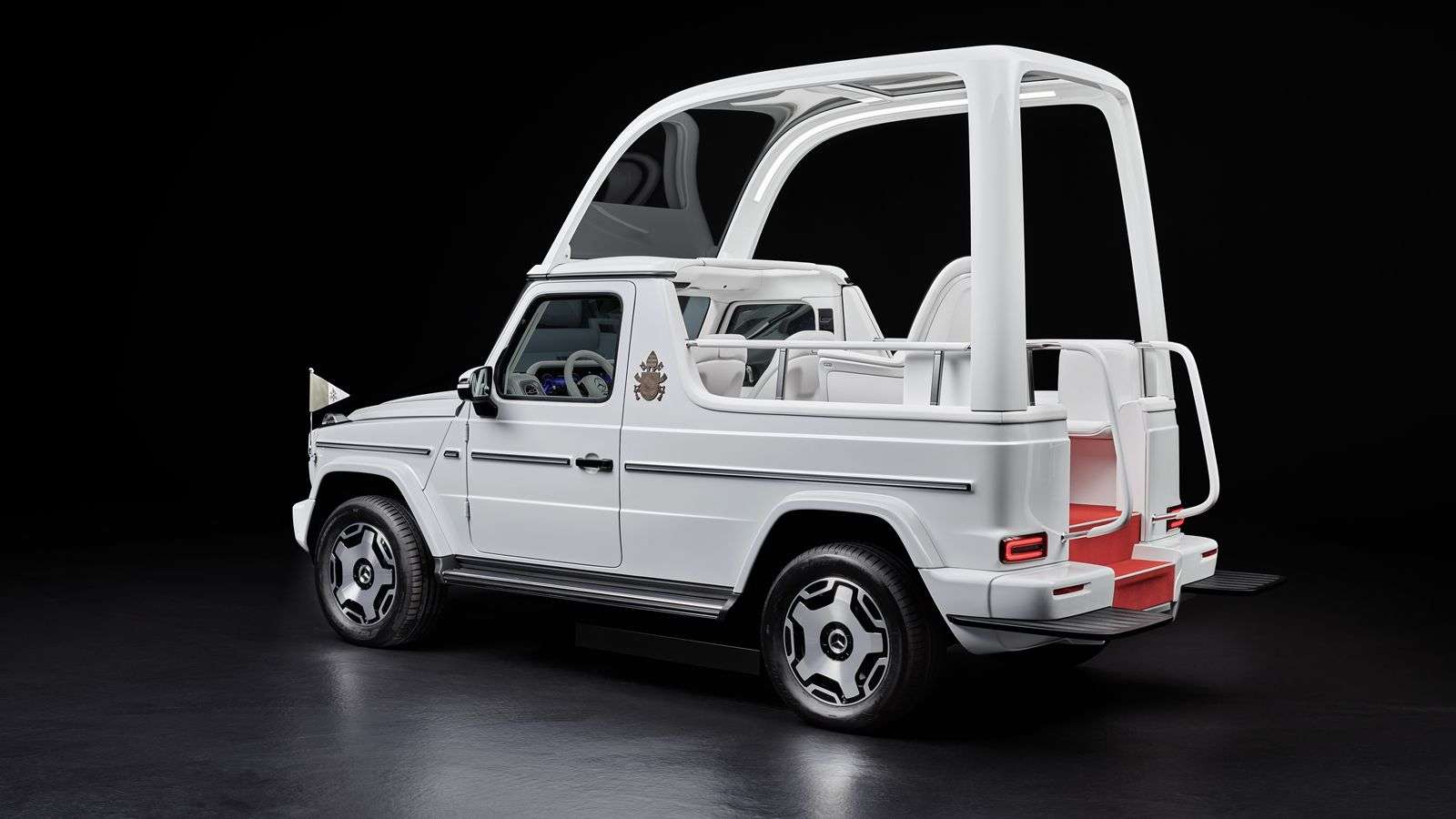 Atap G-Class Popemobile terbaru bisa dilepas-pasang