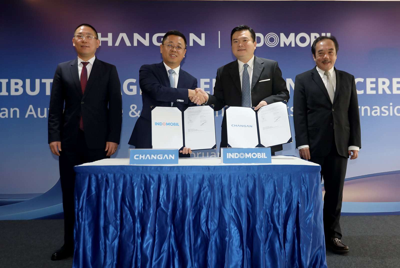 Penandatanganan kerjasama antara Changan Automotive dan Indomobil Group