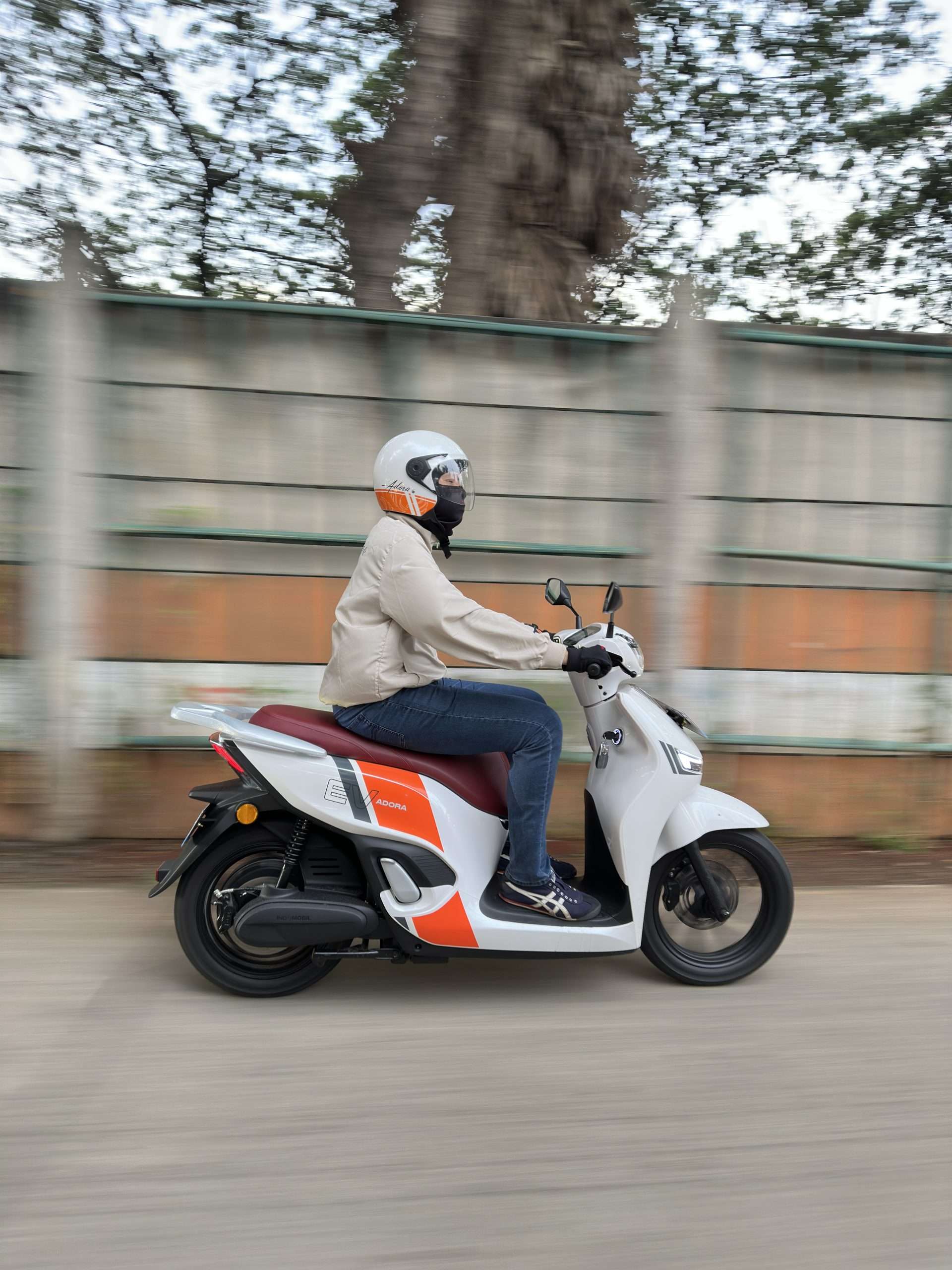 Motor skuter listrik adora