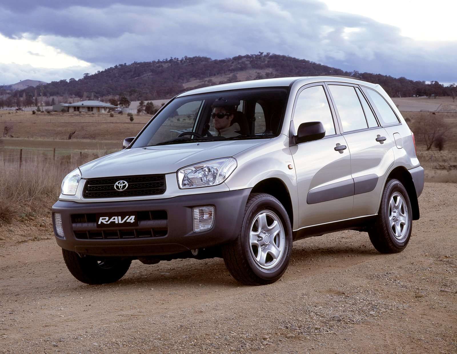 RAV4 generasi kedua.