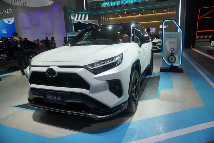 RAV4 pertama yang dijual resmi di Indonesia. 