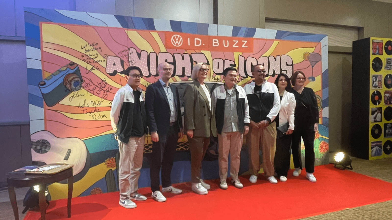 Hand over Volkswagen ID Buzz