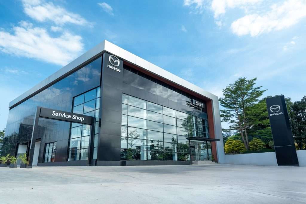 Mazda batam di lokasi baru dengan desain modern.