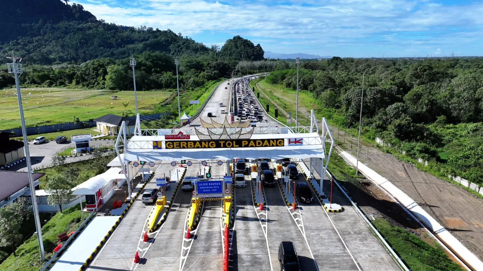jalan tol padang-sicincin