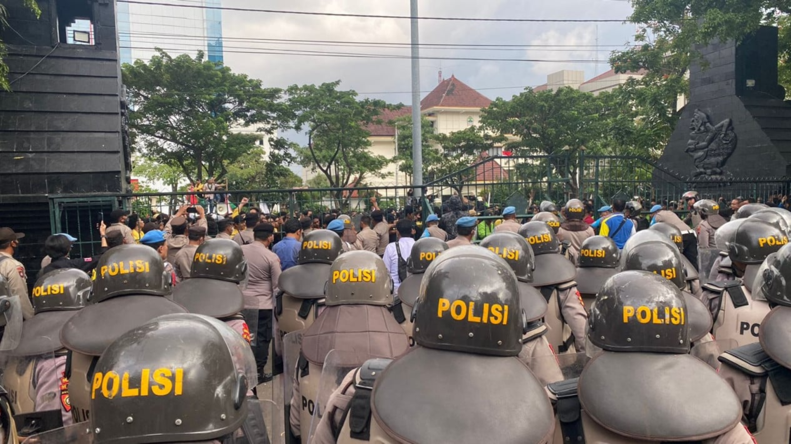 pengalihan arus lalu lintas saat demo di DPR