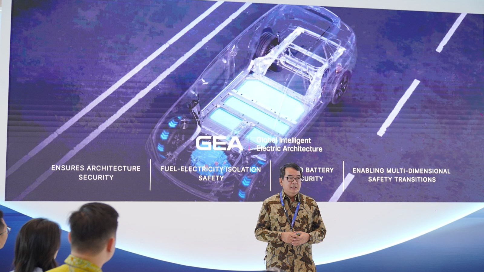 pre-book Starray EM-i di GIIAS Surabaya 2025