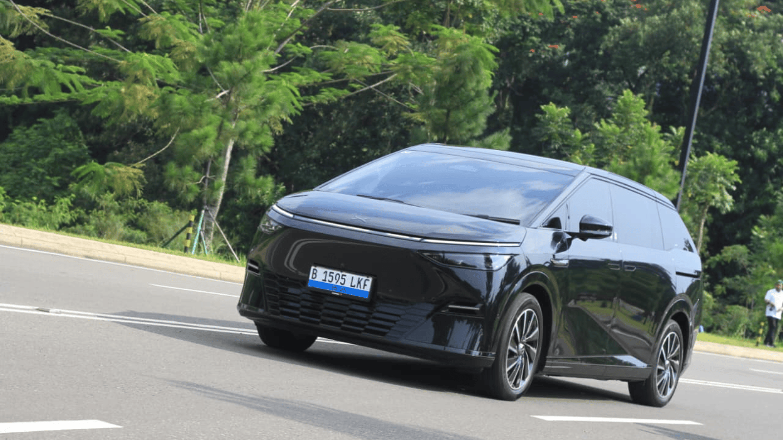 first drive xpeng x9