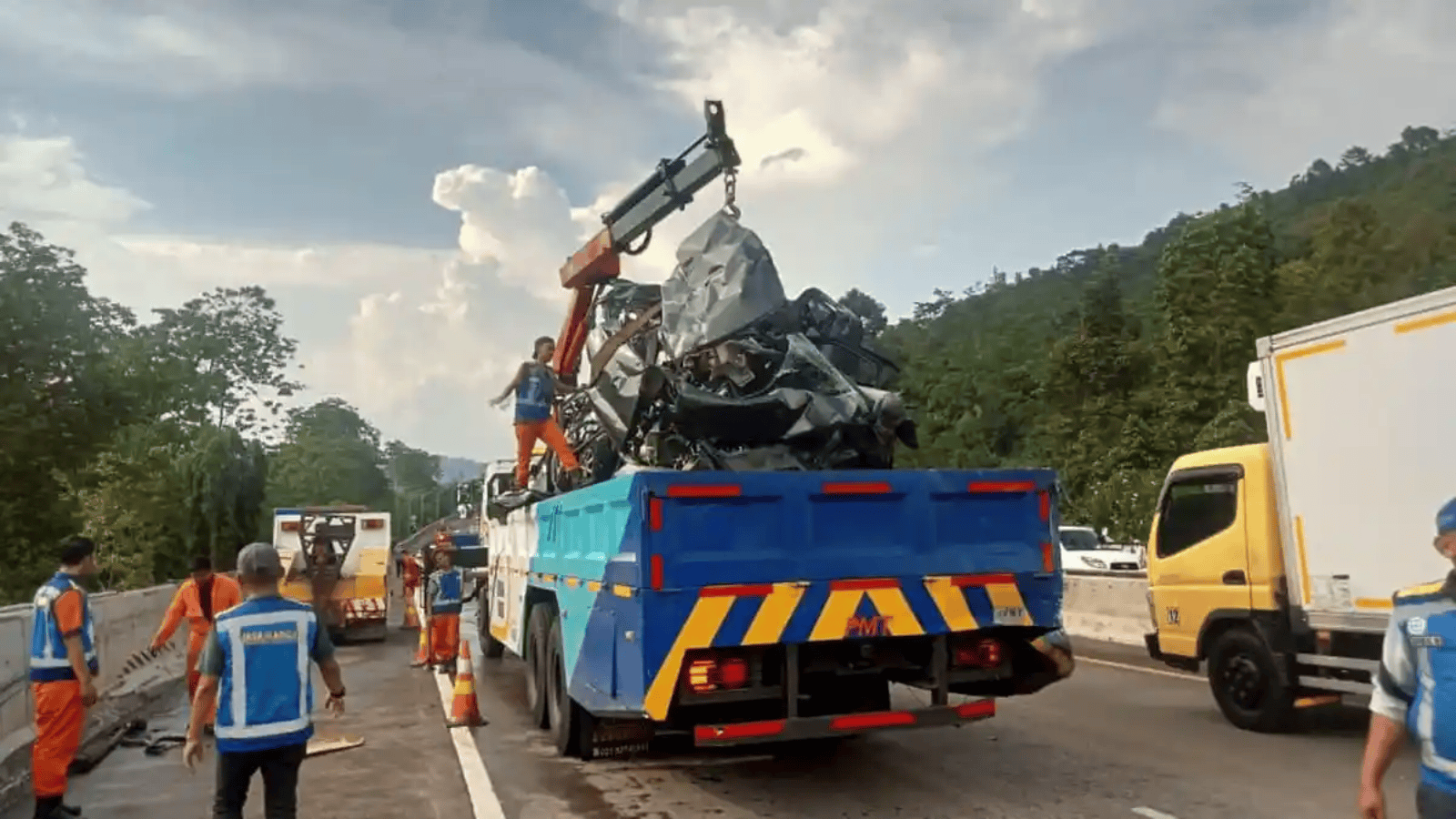 Penyebab kecelakaan beruntun di KM 112 Tol Cipularang