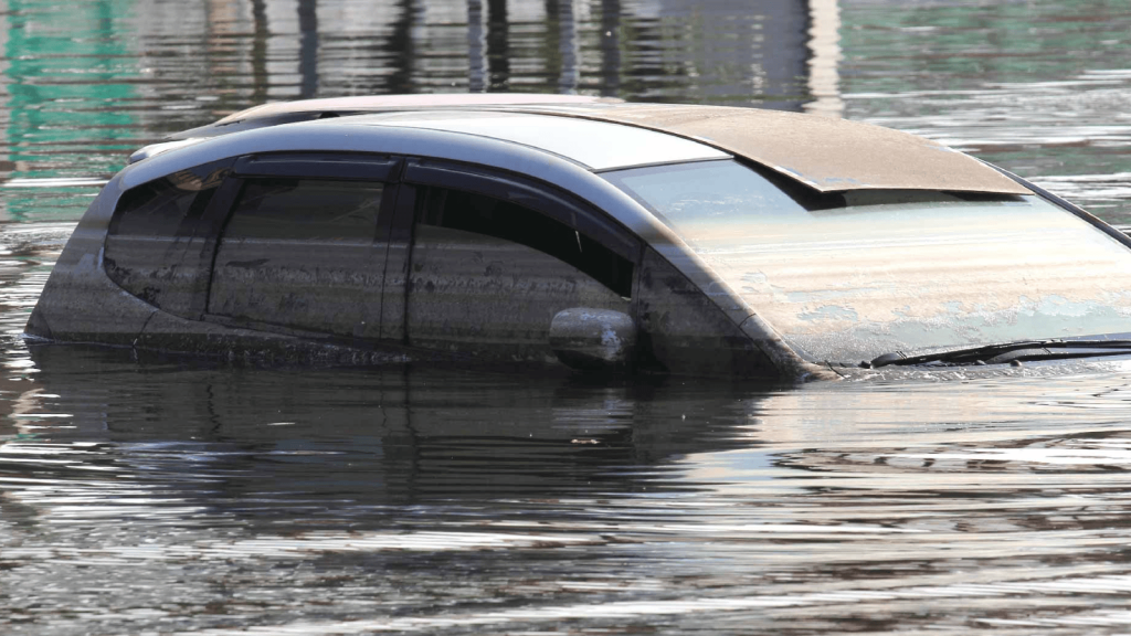 Cara klaim asuransi mobil terendam banjir
