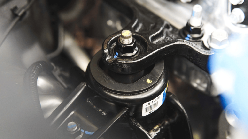 ciri-ciri engine mounting rusak