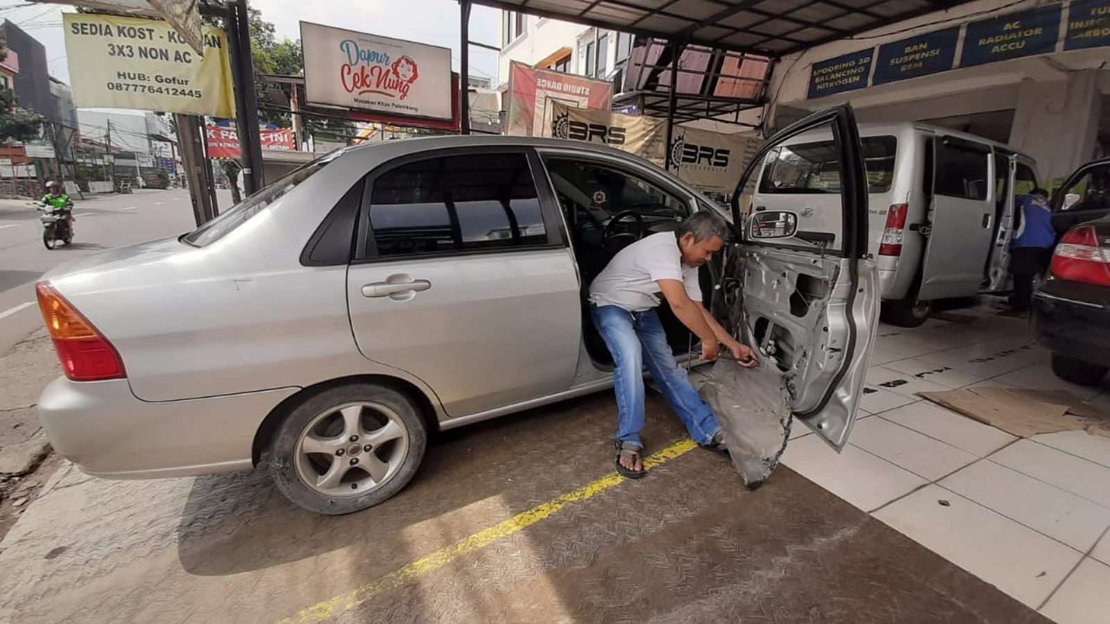 memperbaiki power window macet