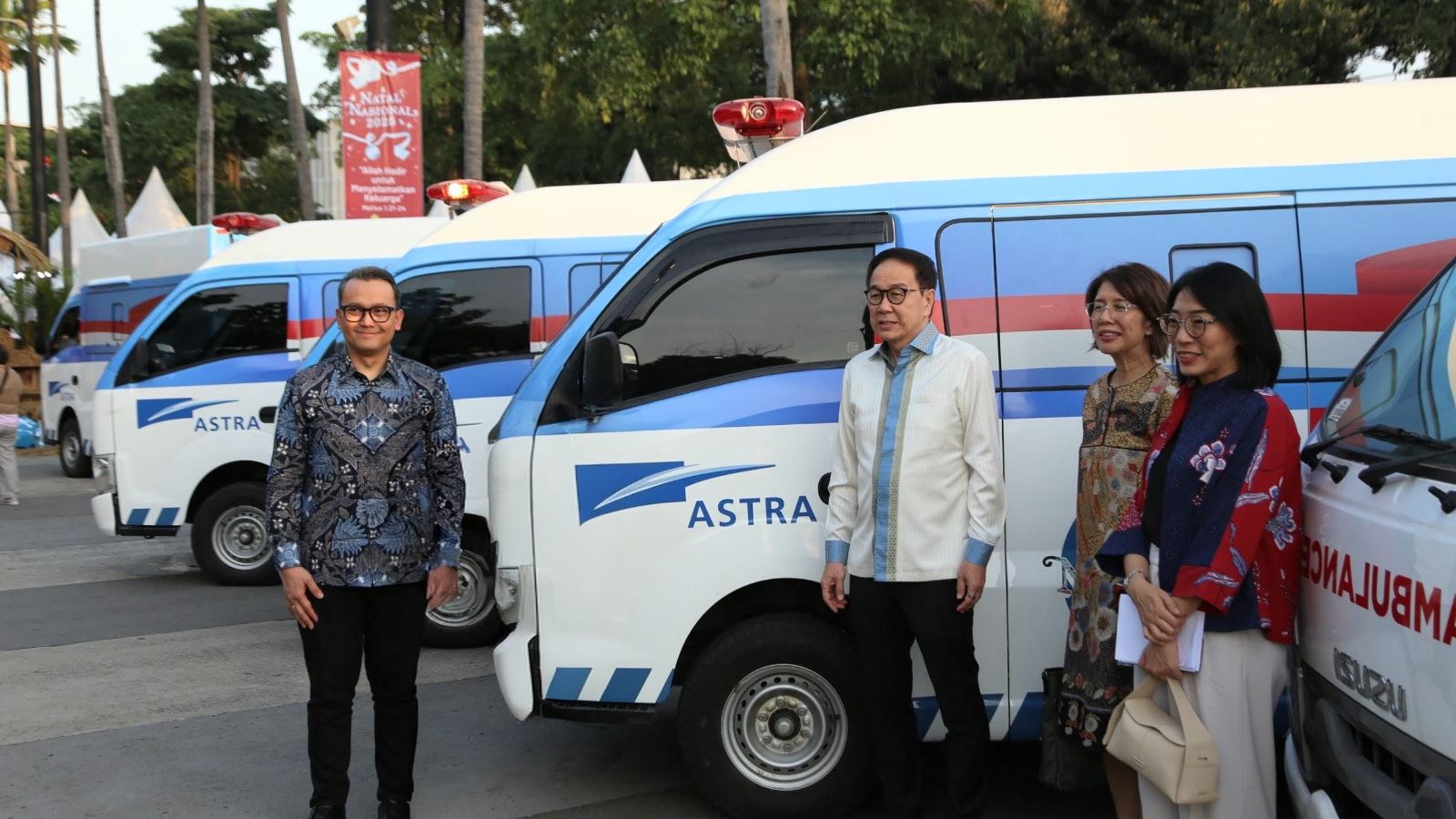 Astra serahkan 35 unit mobil Ambulans