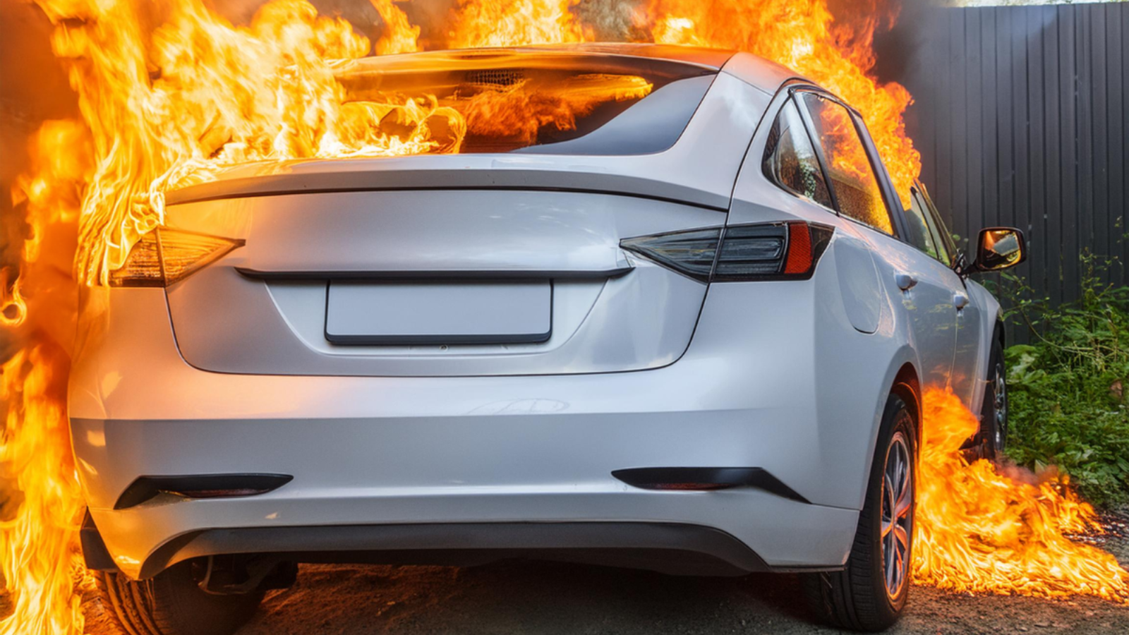 penyebab mobil listrik terbakar