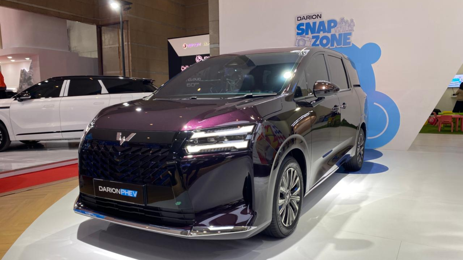 Teknologi Plug-in Hybrid Electric Vehicle wuling darion
