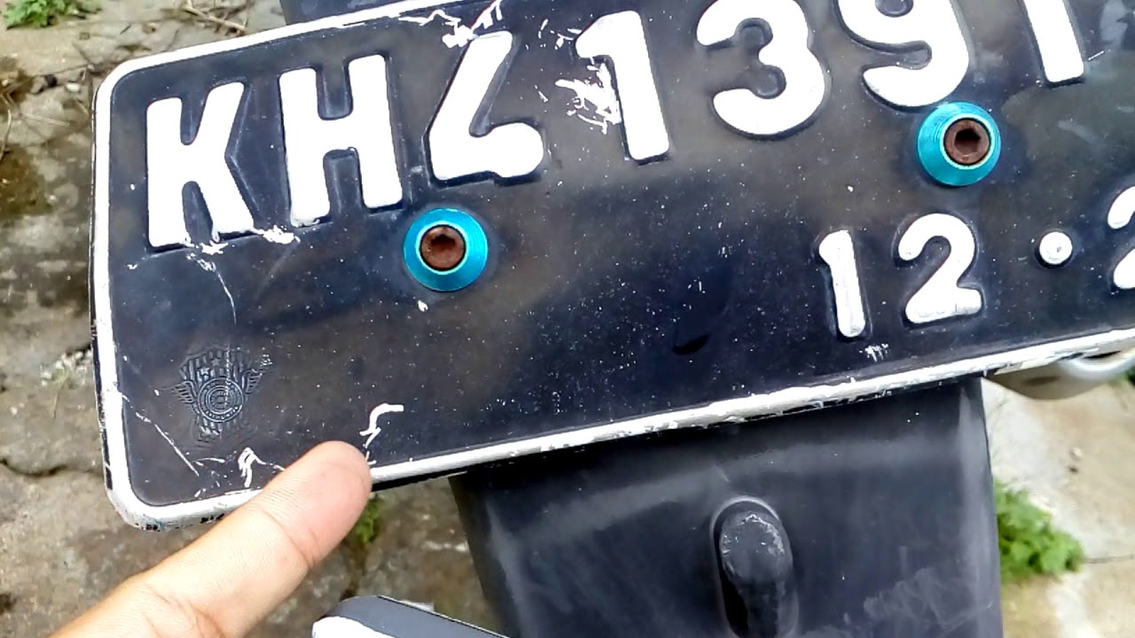 pelat nomor kendaraan palsu