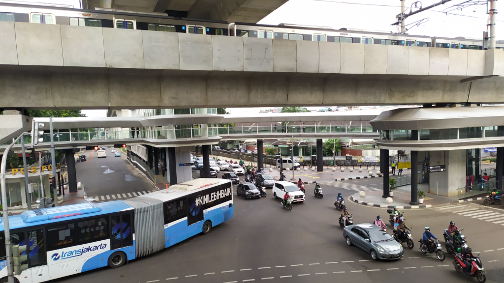 Sanksi masuk jalur TansJakarta