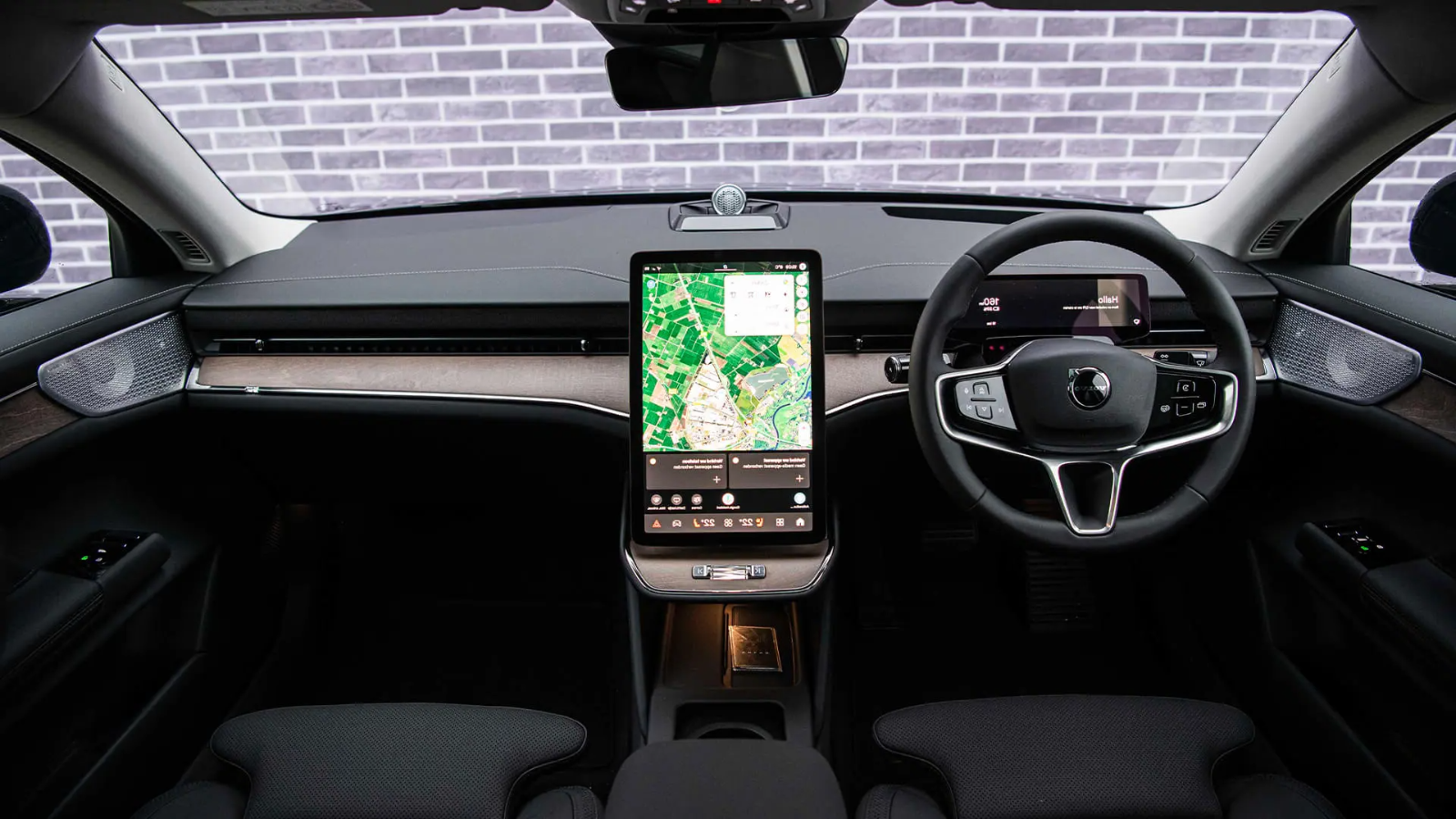 harga sedan listrik volvo es90