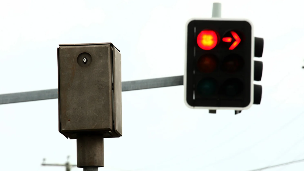 Sanksi menerobos lampu merah