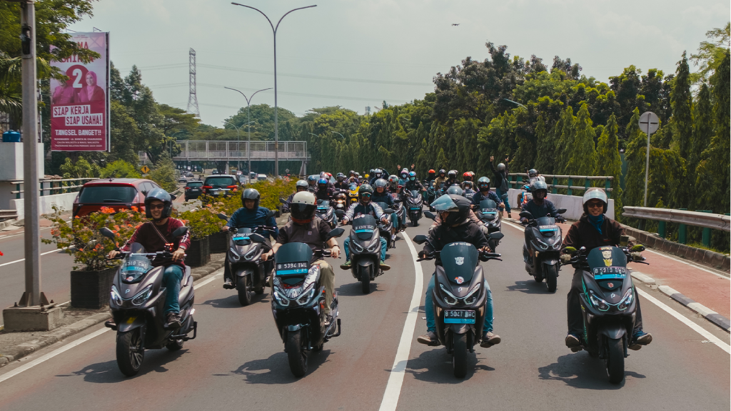 penjualan motor listrik Polytron