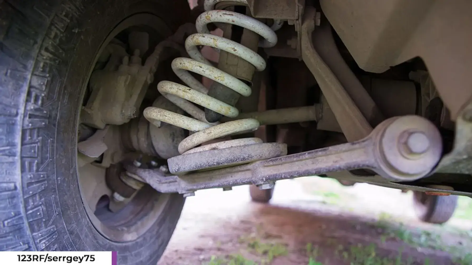 penyebab ban mobil gundul sebelah