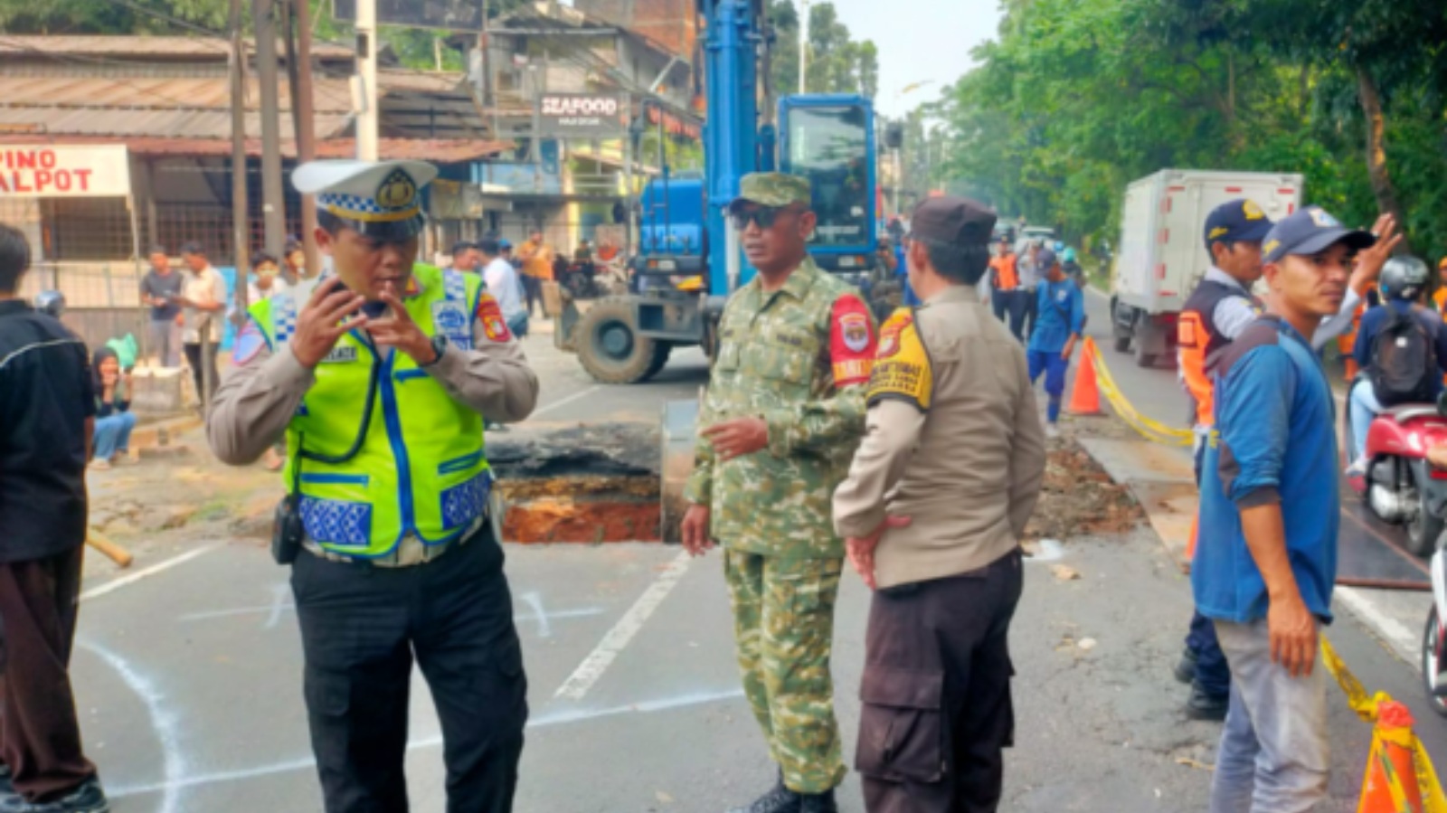 jalan lenteng agung amblas