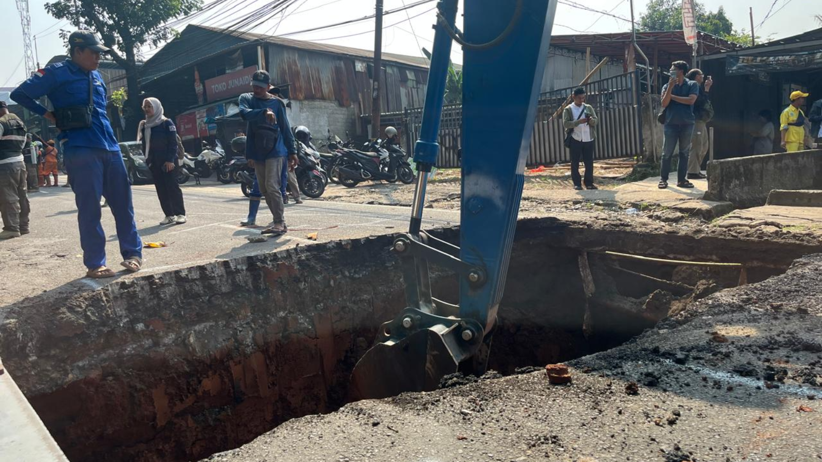 jalan lenteng agung amblas