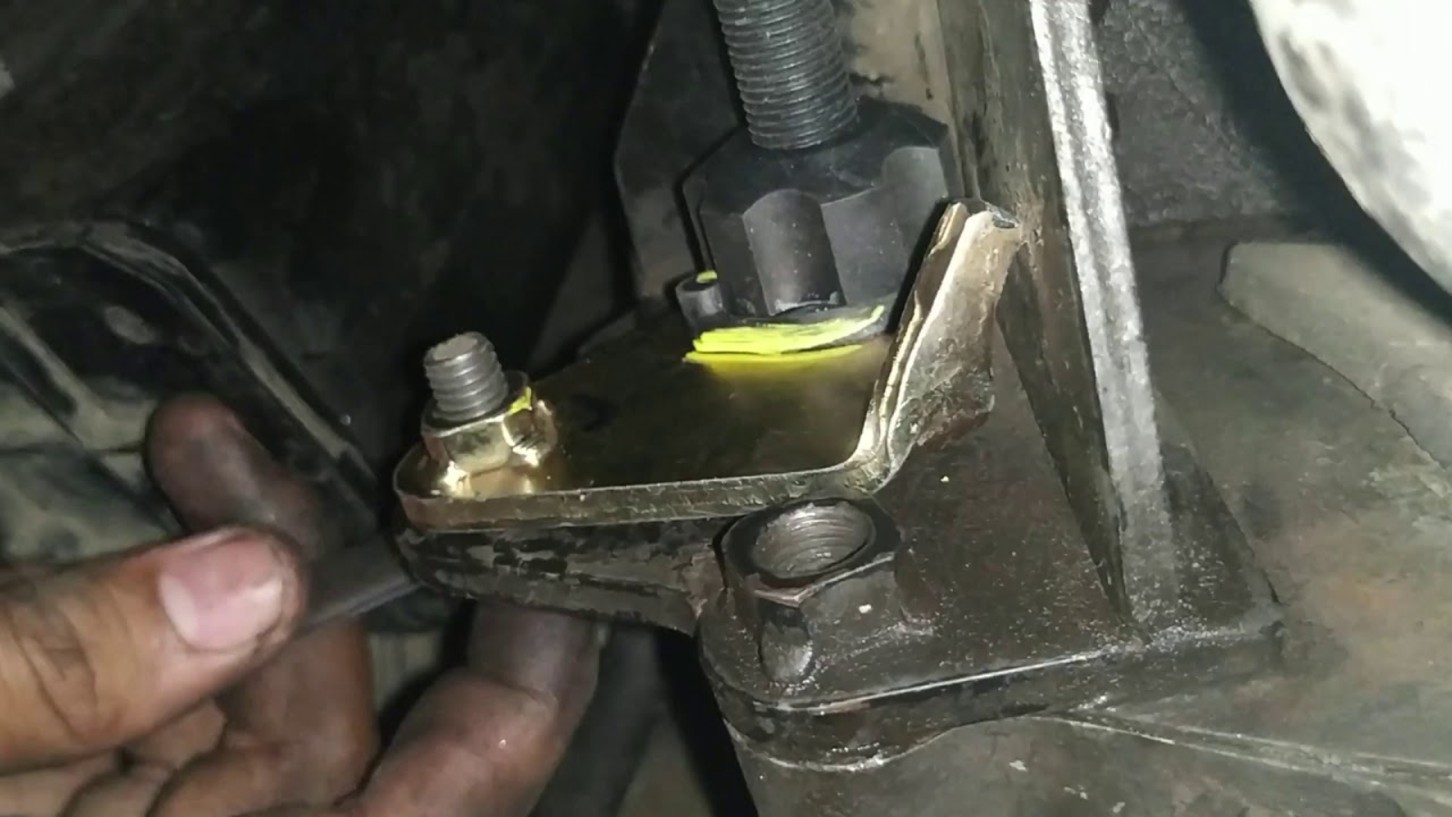 penyebab tuas persneling keras saat pindah gigi