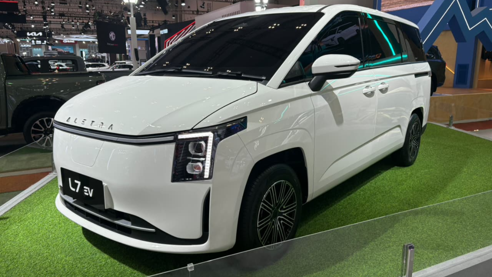 mobil listrik aletra l7